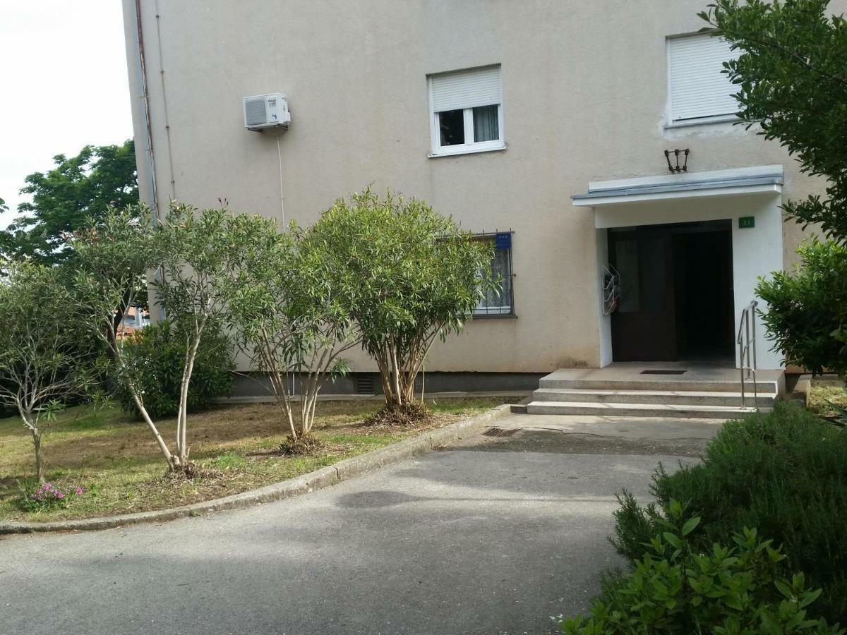 Luka Apartment *